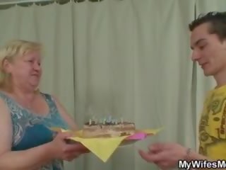 Wife finds her man fucking big granny